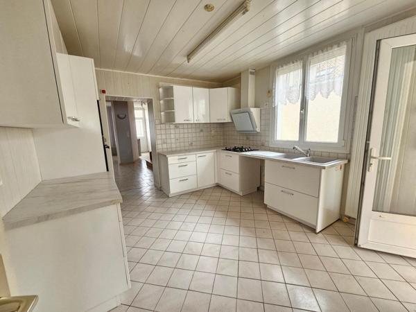 Maison à THOUARS, 79100 - 6 pièces 123m²