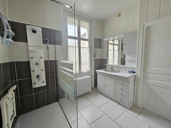 Maison à THOUARS, 79100 - 6 pièces 123m²