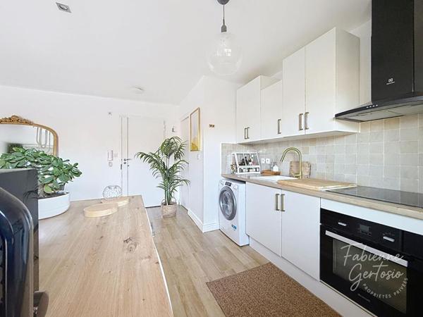 TOULON - Quartier Lamalgue T2 de 41 m2 avec balcon et vue dégagée