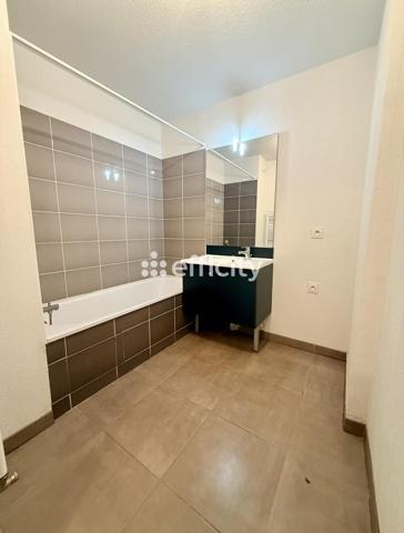 Appartement
         3 pièces
        - 62 m² 210 000 € *
