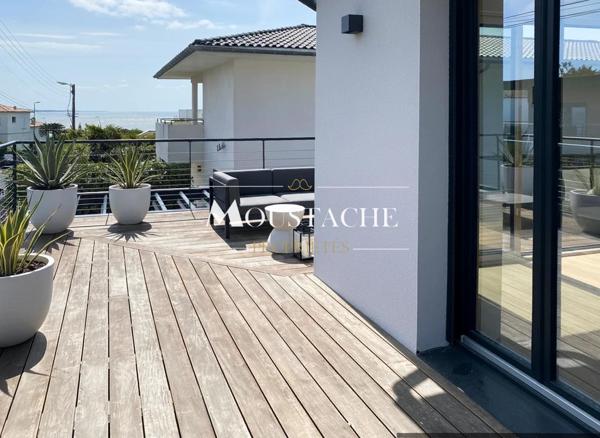 VILLA D'EXCEPTION - PROXIMITÉ IMMÉDIATE DE LA PLAGE DE PONTAILLAC -
