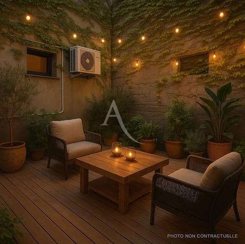 Local commercial avec extérieur en plein centre de Saint-Mitre-les-remparts