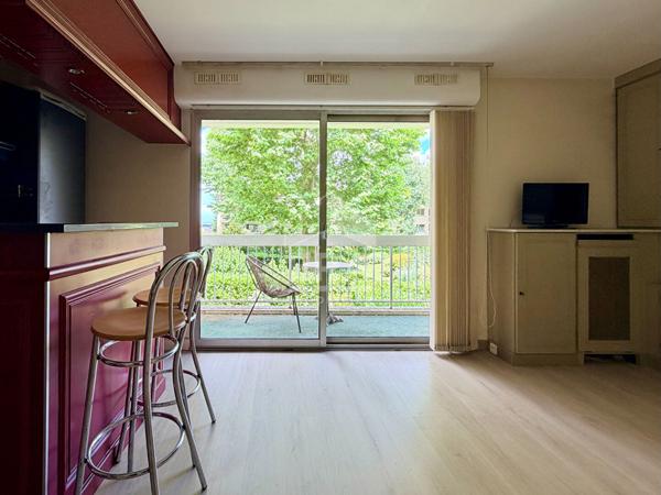 Sèvres rive gauche - Studio meublé avec balcon sud-ouest et parking - Résidence Parc Ernest Renan