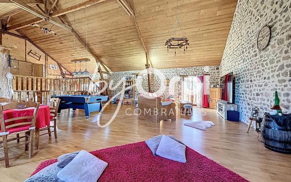 Maison à vendre    5 pièces • 254,30 m2 Le Quartier