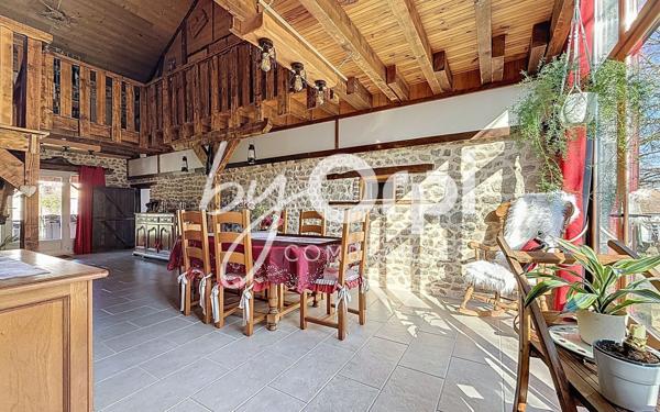 Maison à vendre    5 pièces • 254,30 m2 Le Quartier