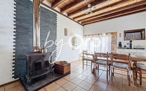 Maison à vendre    5 pièces • 254,30 m2 Le Quartier