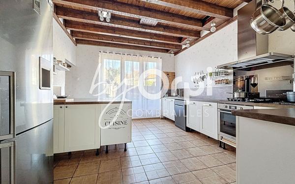 Maison à vendre    5 pièces • 254,30 m2 Le Quartier