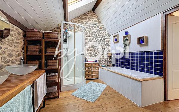 Maison à vendre    5 pièces • 254,30 m2 Le Quartier