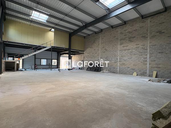 Achat local commercial Oissel - 400 m² - 783 552 €