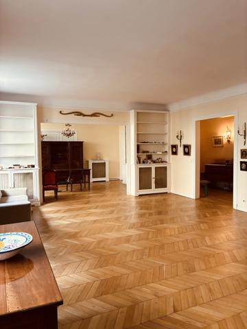 Appartement
         8 pièces
        - 226 m² Exclusivité 3 360 000 € *