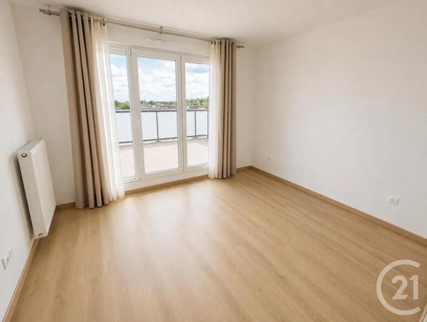Appartement à vendre  4 pièces - 69 m 2   LIVRY GARGAN  - 93