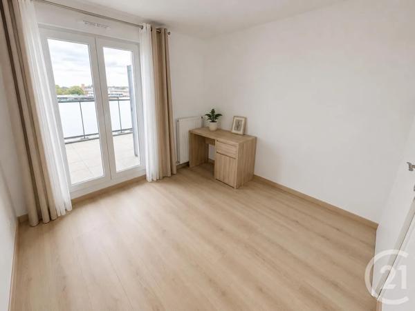 Appartement à vendre  4 pièces - 69 m 2   LIVRY GARGAN  - 93