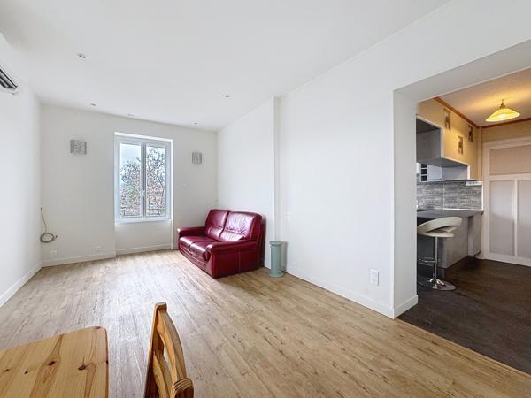 Saint-Maurice-de-Beynost (01700) T3 avec 2 balcons, entièrement rénové, et climatisé, situation au coeur de Saint-Maurice-de-Beynost