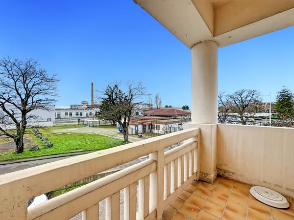 Saint-Maurice-de-Beynost (01700) T3 avec 2 balcons, entièrement rénové, et climatisé, situation au coeur de Saint-Maurice-de-Beynost