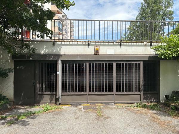 GARAGE SÉCURISÉ DE 14,84 M² AVEC LUMIÈRE ET PRISE ÉLECTRIQUE GRENOBLE – 7 RUE PAUL CLAUDEL –