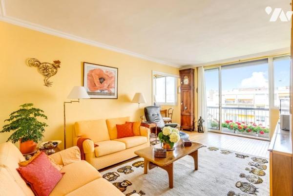 PARIS 17EME - PLACE SAINT FERDINAND - VIAGER OCCUPE - 3P 76 m². 6ème étage avec Balcon