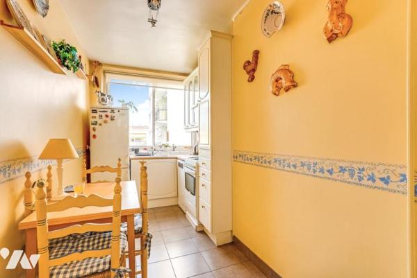 PARIS 17EME - PLACE SAINT FERDINAND - VIAGER OCCUPE - 3P 76 m². 6ème étage avec Balcon
