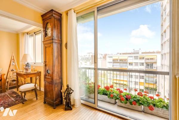 PARIS 17EME - PLACE SAINT FERDINAND - VIAGER OCCUPE - 3P 76 m². 6ème étage avec Balcon