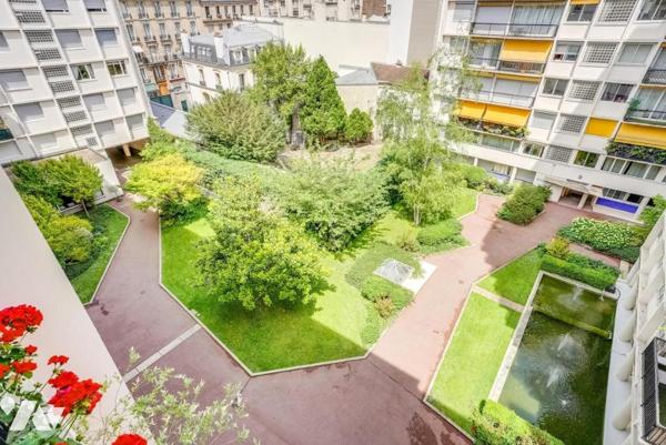 PARIS 17EME - PLACE SAINT FERDINAND - VIAGER OCCUPE - 3P 76 m². 6ème étage avec Balcon