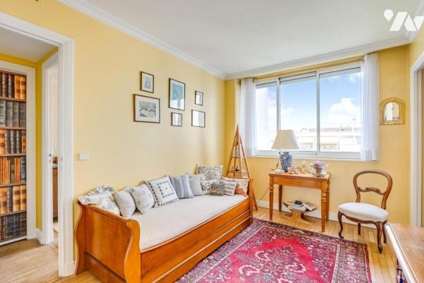 PARIS 17EME - PLACE SAINT FERDINAND - VIAGER OCCUPE - 3P 76 m². 6ème étage avec Balcon