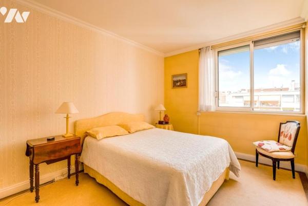 PARIS 17EME - PLACE SAINT FERDINAND - VIAGER OCCUPE - 3P 76 m². 6ème étage avec Balcon