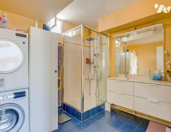 PARIS 17EME - PLACE SAINT FERDINAND - VIAGER OCCUPE - 3P 76 m². 6ème étage avec Balcon