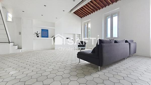 LOFT TENDANCE EN DERNIER ÉTAGE – CHARME ET LUMINOSITÉ AU RENDEZ-VOUS