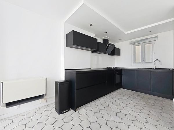 LOFT TENDANCE EN DERNIER ÉTAGE – CHARME ET LUMINOSITÉ AU RENDEZ-VOUS