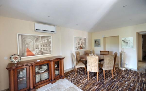 Maison à vendre    7 pièces • 322 m2 Mouans-Sartoux