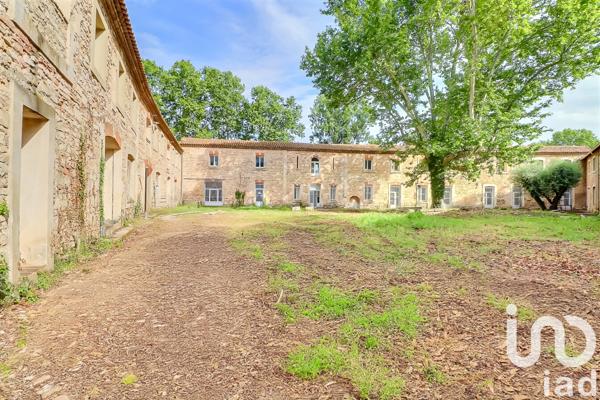Building for sale 800 m² Nîmes-Saint-Césaire