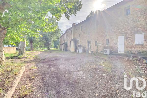 Building for sale 800 m² Nîmes-Saint-Césaire