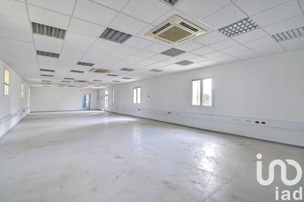 Building for sale 800 m² Nîmes-Saint-Césaire