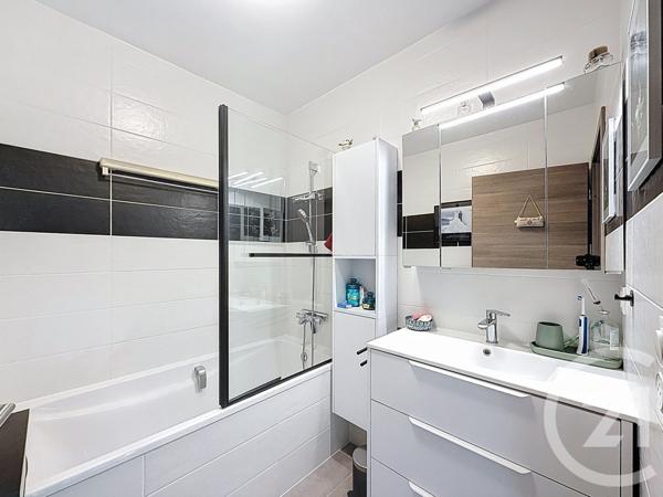 Appartement F4 à vendre  5 pièces - 104,68 m2 TANINGES - 74