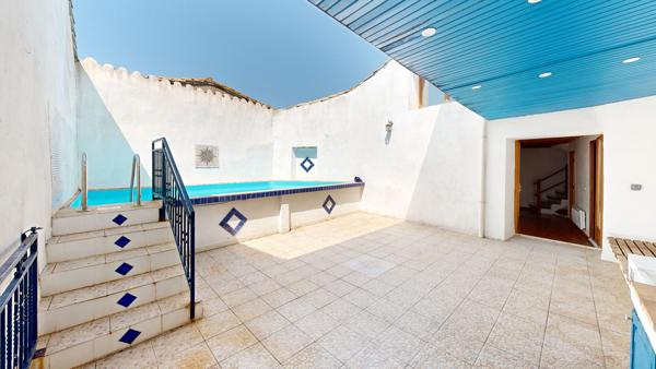 Proche Carcassonne, Maison de Caractères avec piscine et garage