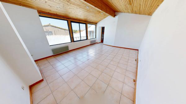 Proche Carcassonne, Maison de Caractères avec piscine et garage