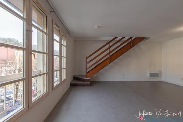 VOIRON (38500) : Appartement type 4 centre ville