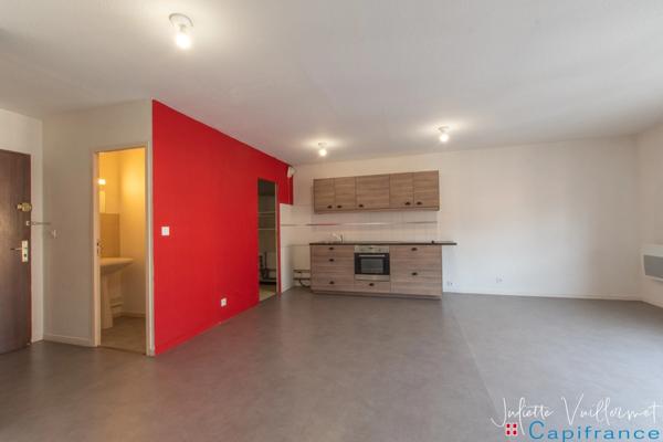 VOIRON (38500) : Appartement type 4 centre ville