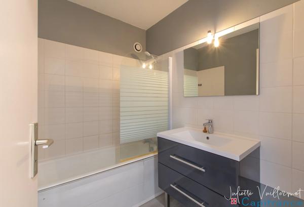 VOIRON (38500) : Appartement type 4 centre ville