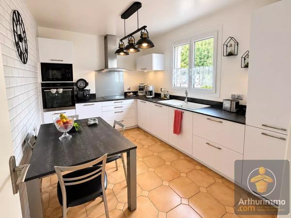 Vente                                                      Maison
                        
                     5 pièces                      107 m2                     à Courtry