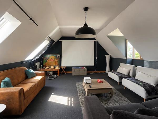 Vente                                                      Maison
                        
                     6 pièces                      154 m2                     à Milly-la-Forêt