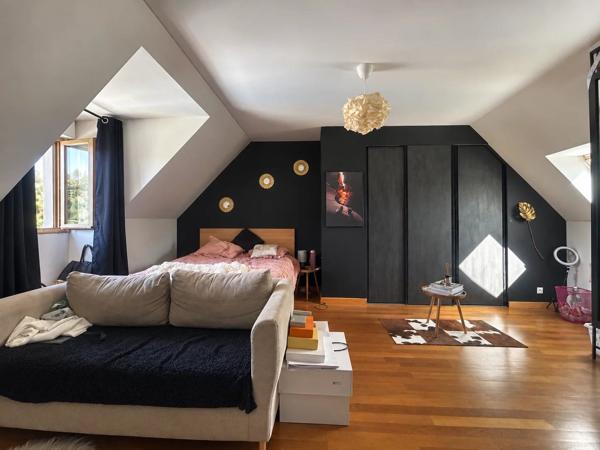 Vente                                                      Maison
                        
                     6 pièces                      154 m2                     à Milly-la-Forêt