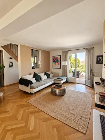 Vente                                                      Maison
                        
                     6 pièces                      154 m2                     à Milly-la-Forêt