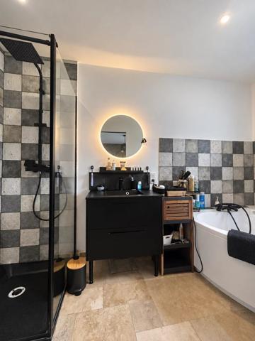 Vente                                                      Maison
                        
                     6 pièces                      154 m2                     à Milly-la-Forêt