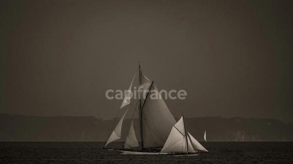 Appartement T2, 3 pièces de 51,63m² avec vue mer exceptionnelle - Plage du RIS, DOUARNENEZ (29)