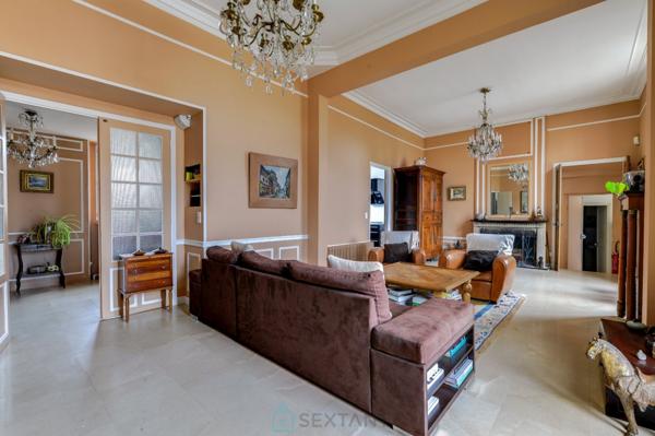 Demeure chaleureuse située au calme et en centre ville.