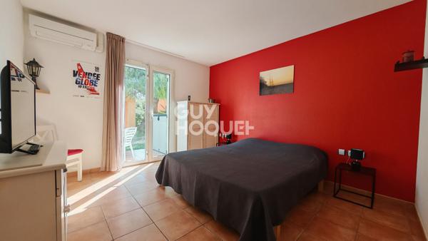 A VENDRE - Maison plain-pied 3 faces climatisée dans résidence sécurisée avec piscine. Référence 884