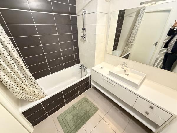 Montpellier (34000) Montpellier(34), Appartement T2 de 42 m2 avec Terrasse 7 m2 plein sud vue dégagée