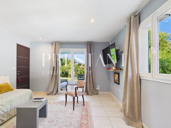 Maison familiale de 275 m² avec un jardin paysagé et piscine chauffée., ARCANGUES