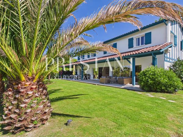 Maison familiale de 275 m² avec un jardin paysagé et piscine chauffée., ARCANGUES
