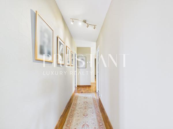 Maison familiale de 275 m² avec un jardin paysagé et piscine chauffée., ARCANGUES